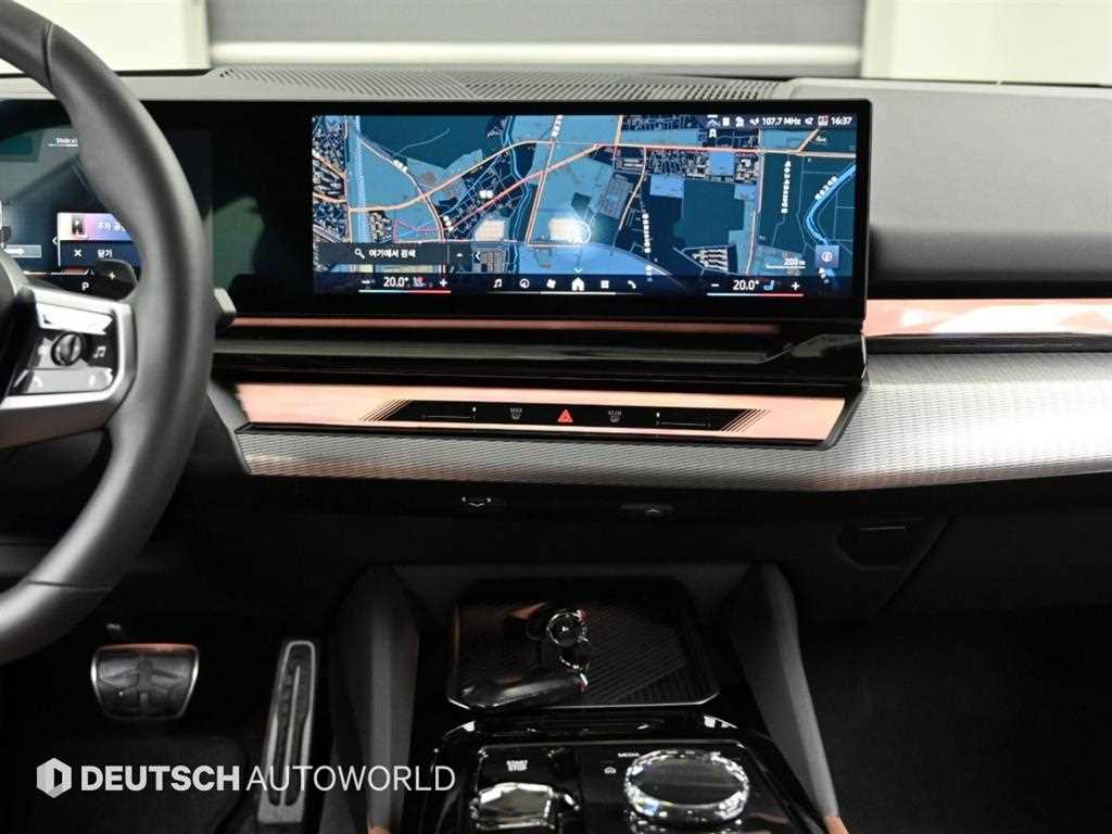 BMW 5-Series — photo 13