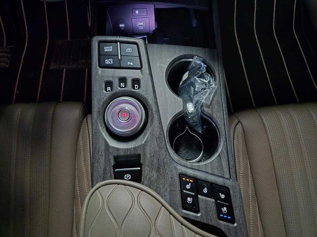 Kia K8 — photo 11