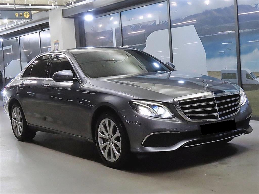 Mercedes-Benz E-Class — photo 01