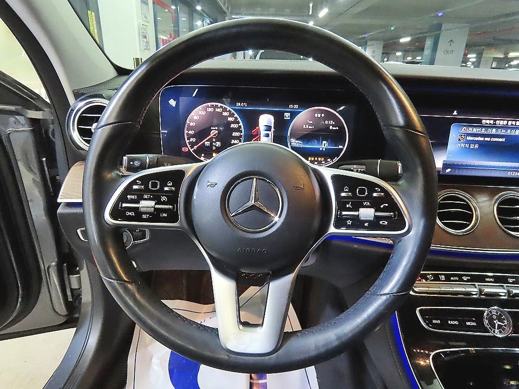 Mercedes-Benz E-Class — photo 08