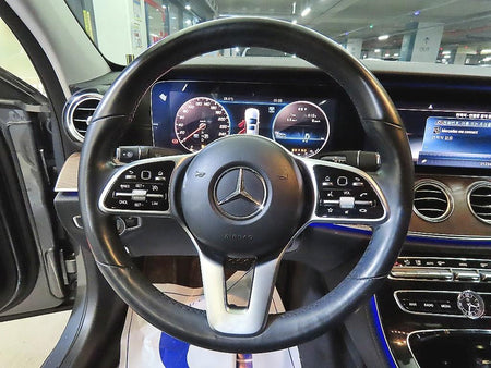 Mercedes-Benz E-Class — photo 08