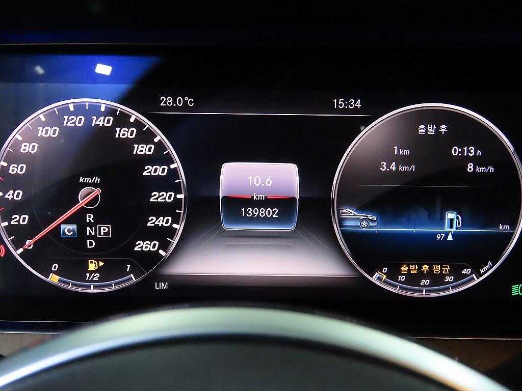 Mercedes-Benz E-Class — photo 09