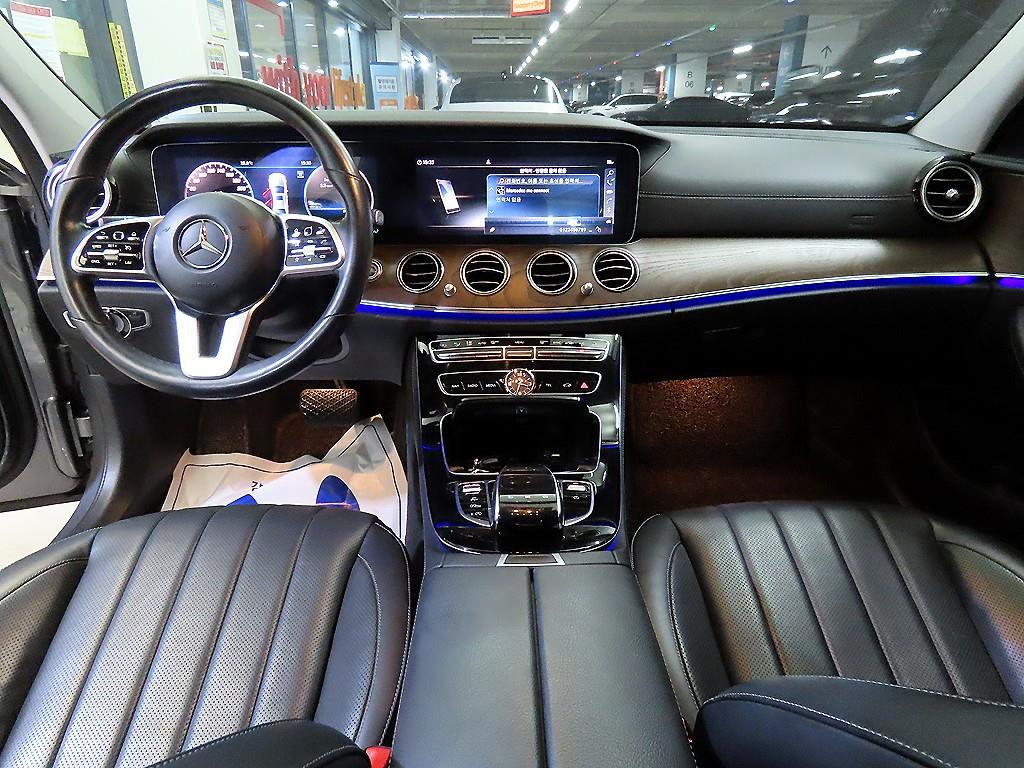 Mercedes-Benz E-Class — photo 10
