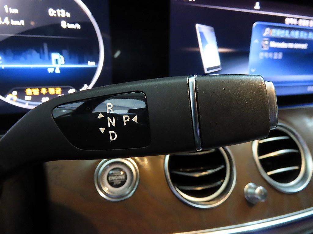 Mercedes-Benz E-Class — photo 12