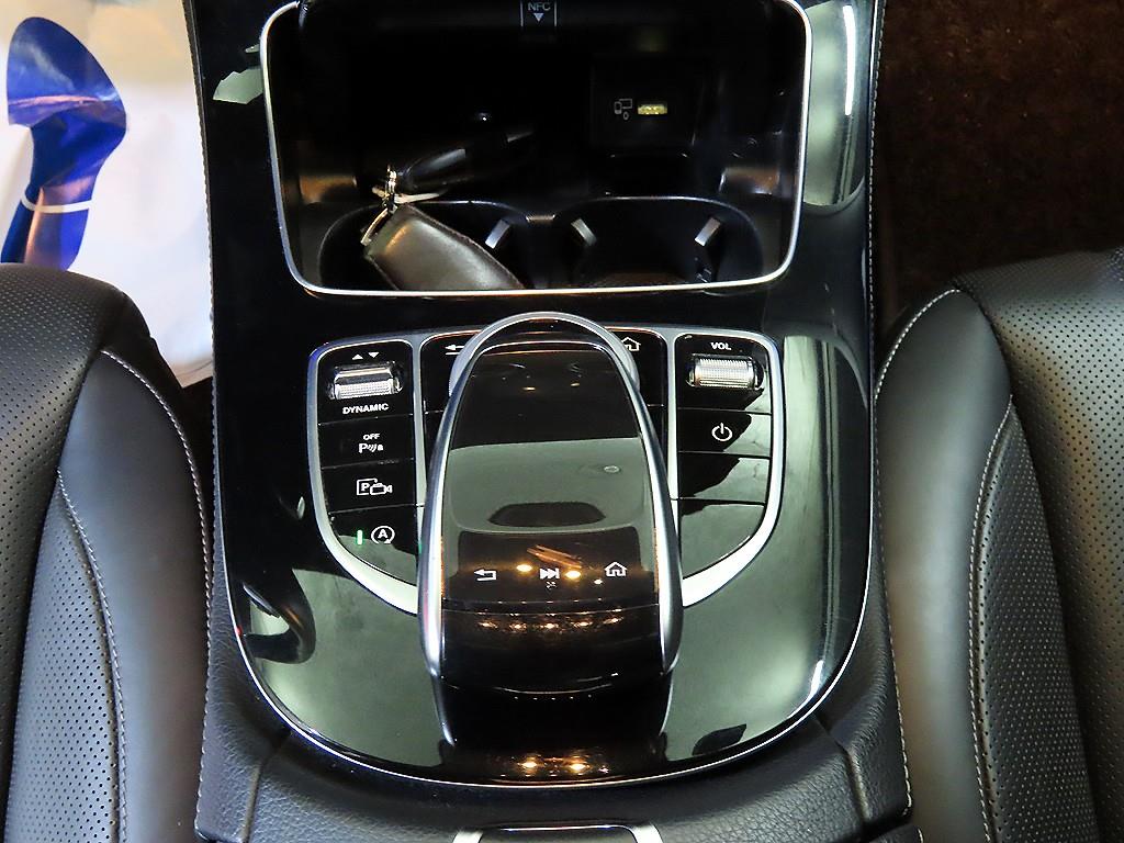 Mercedes-Benz E-Class — photo 13