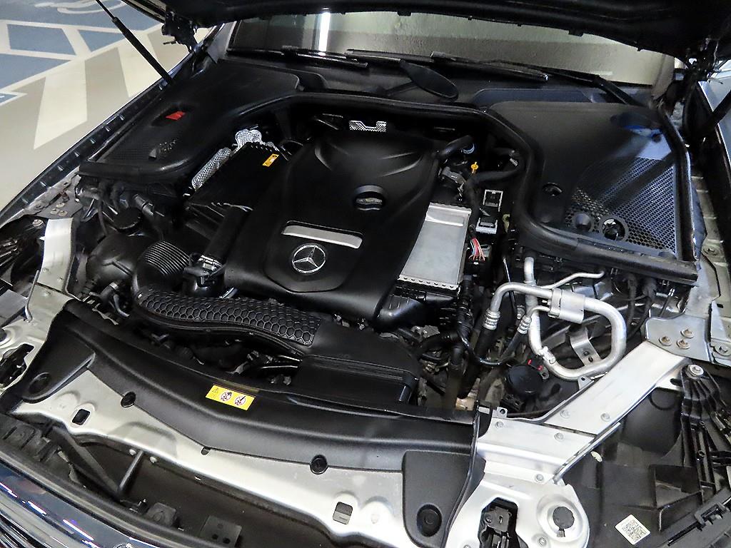 Mercedes-Benz E-Class — photo 19
