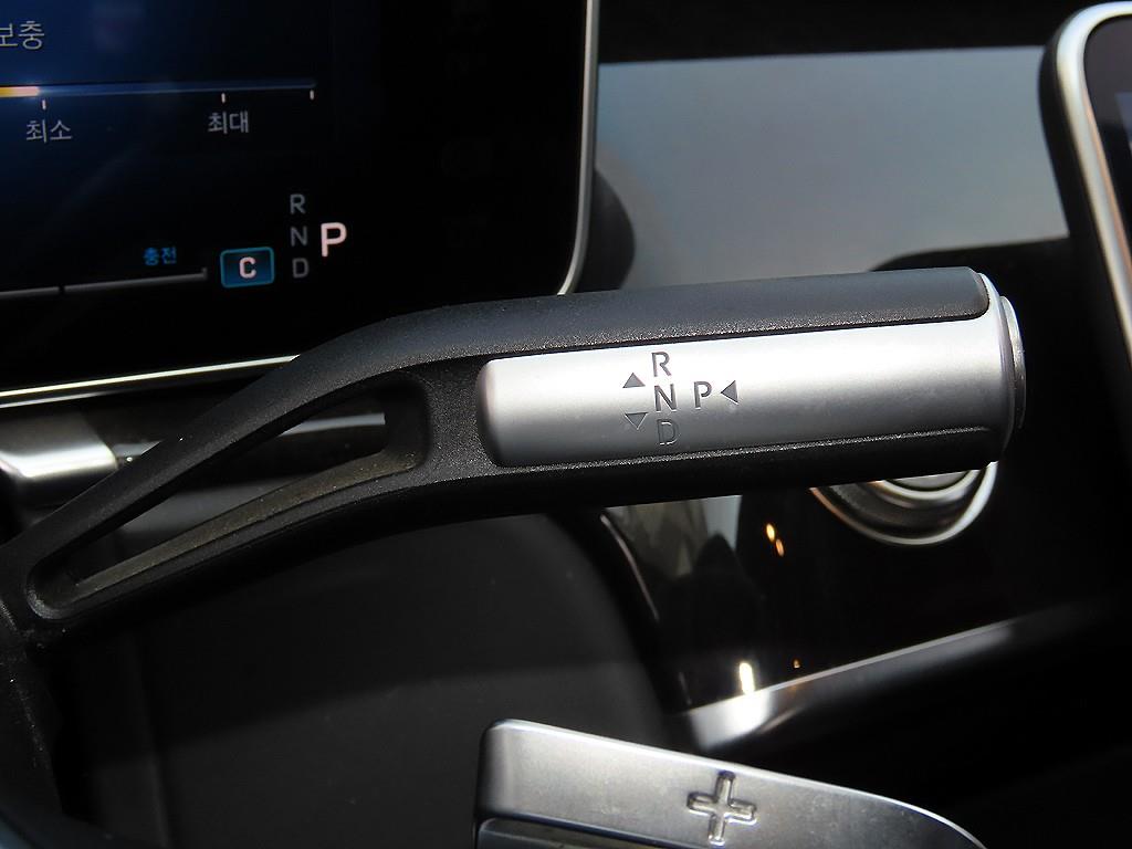 Mercedes-Benz S-Class — photo 11