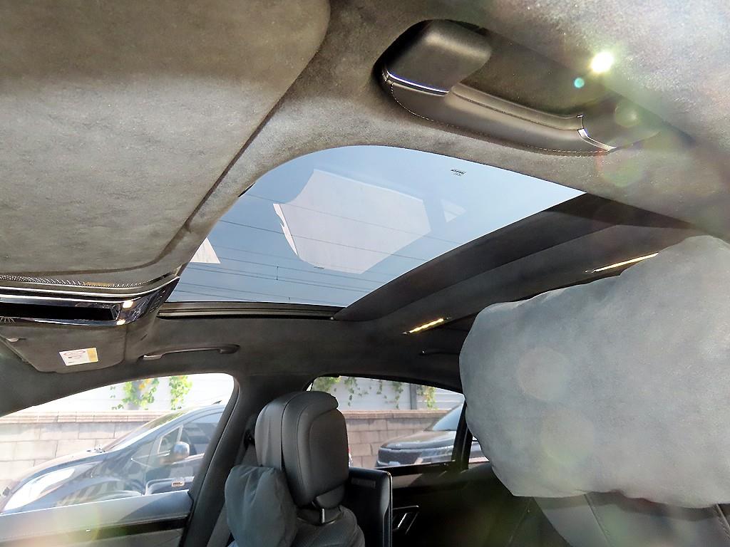 Mercedes-Benz S-Class — photo 16