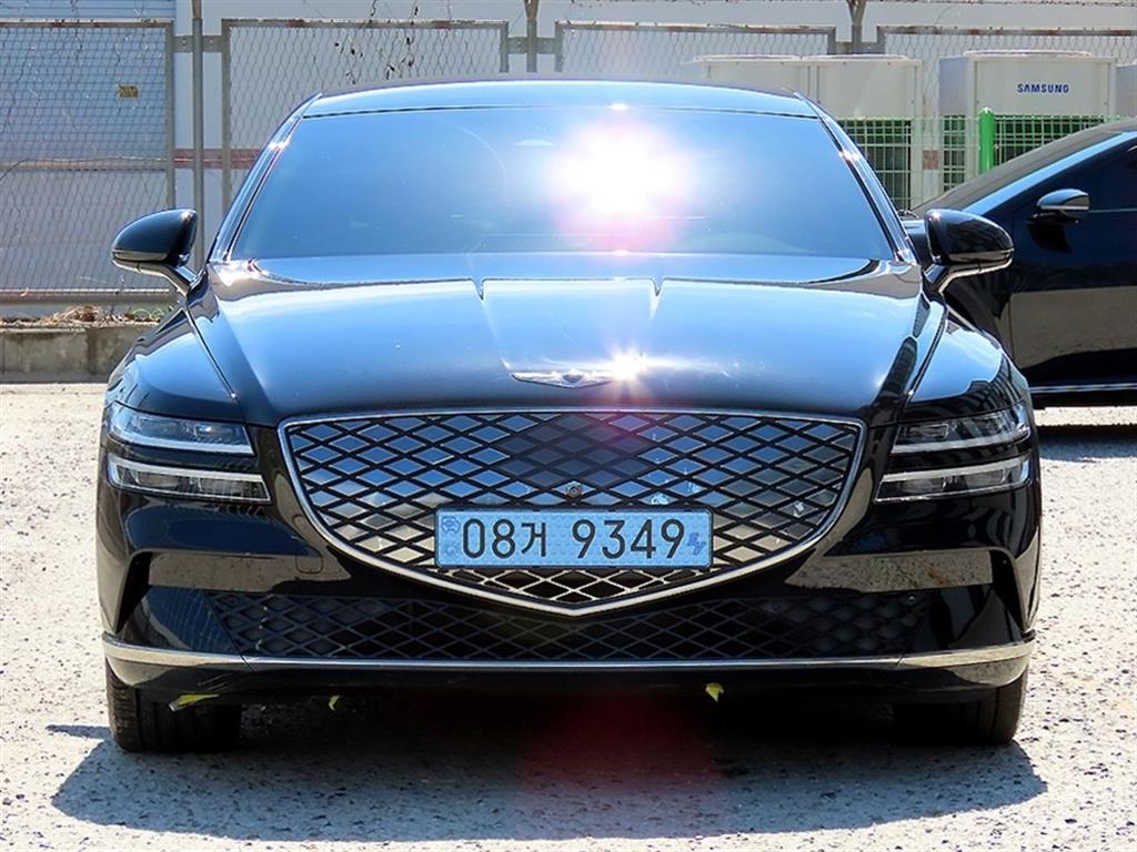 Genesis G80 — photo 01