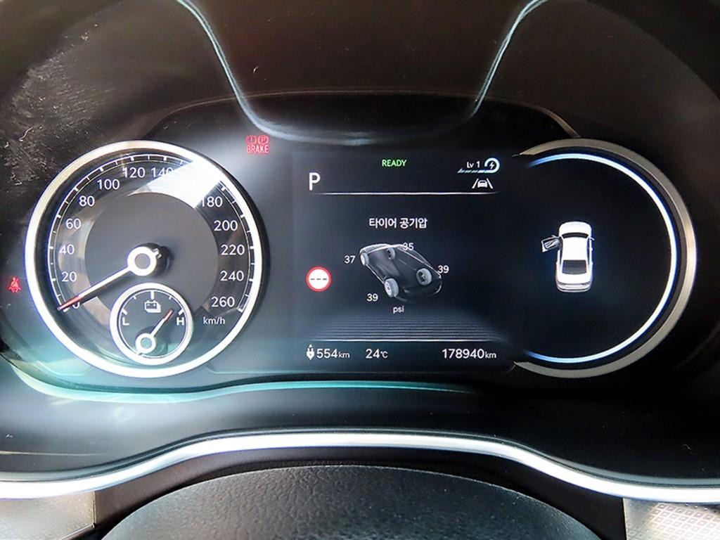 Genesis G80 — photo 09