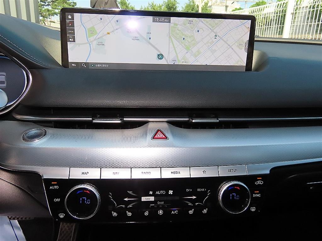 Genesis G80 — photo 13