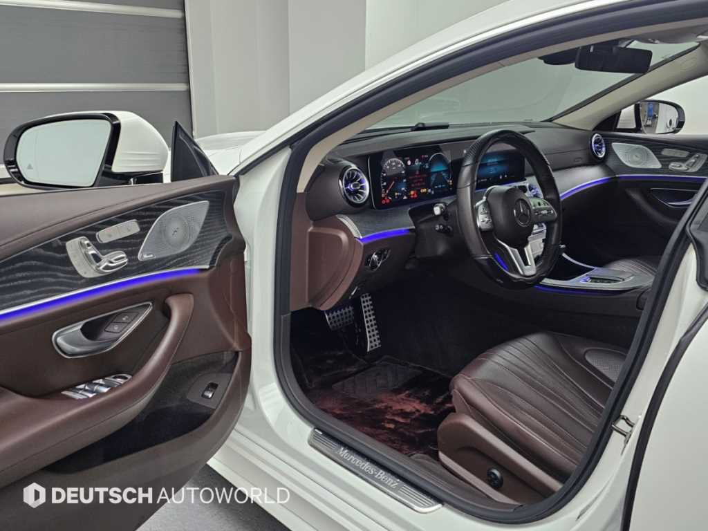 Mercedes-Benz CLS-Class — photo 11