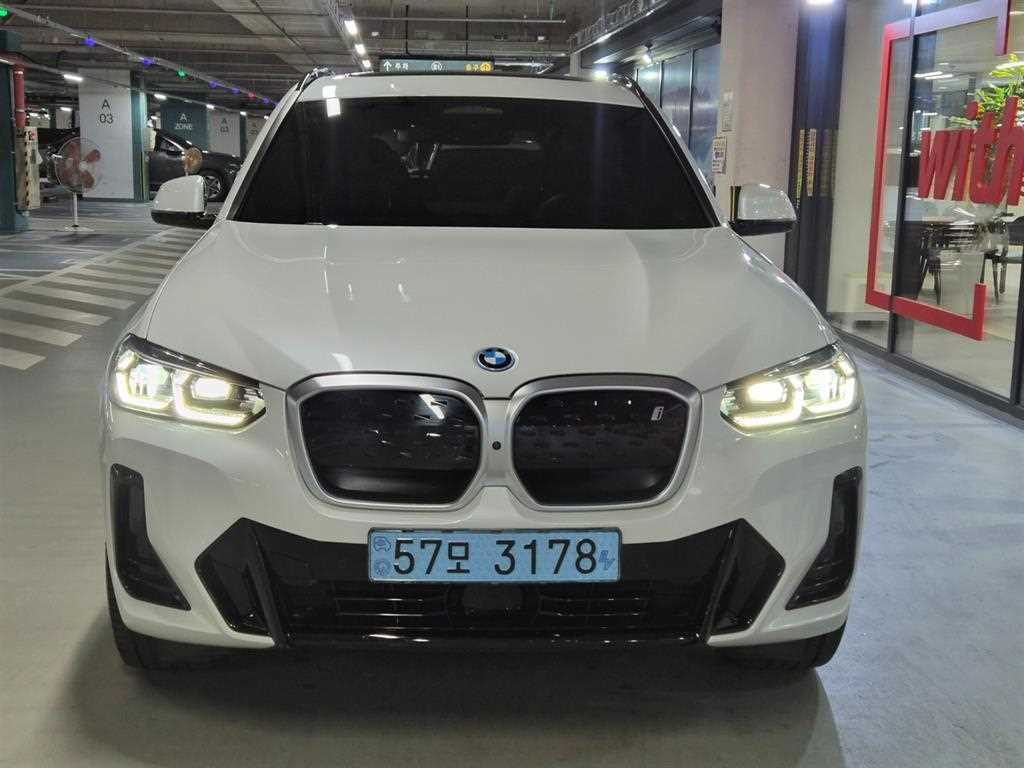BMW iX3 — photo 02