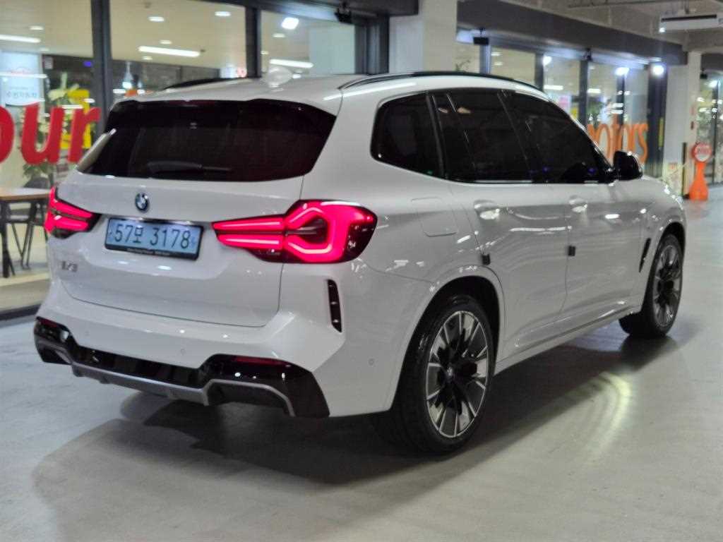 BMW iX3 — photo 04