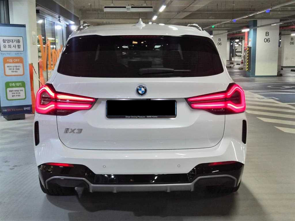 BMW iX3 — photo 05