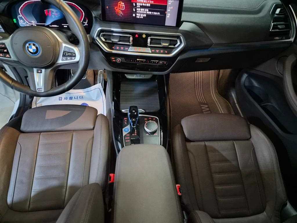 BMW iX3 — photo 10