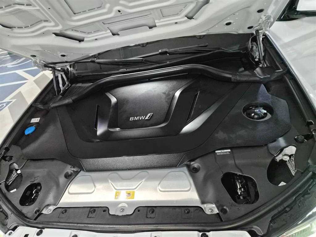 BMW iX3 — photo 19