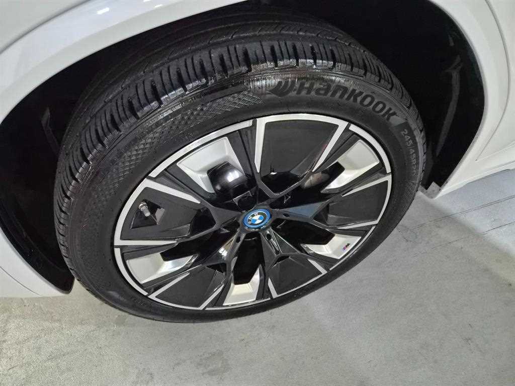 BMW iX3 — photo 20