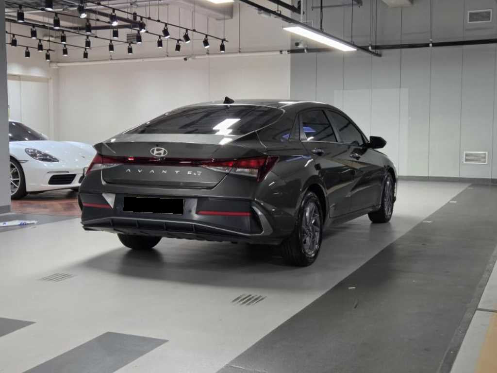 Hyundai Avante — photo 04