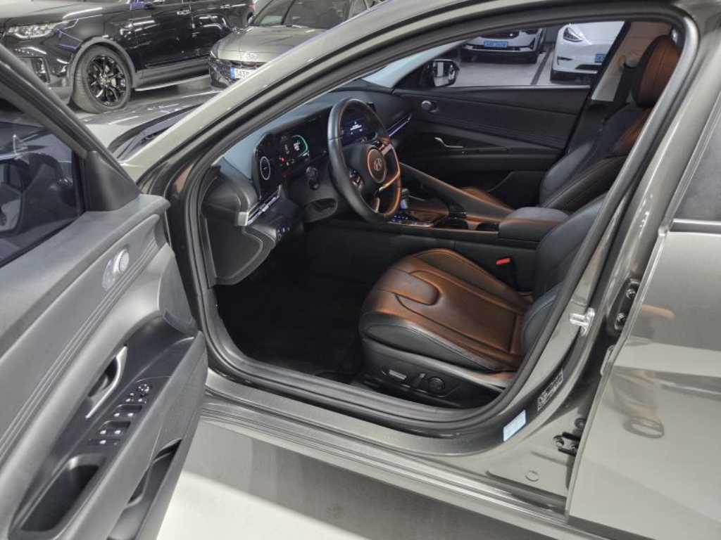 Hyundai Avante — photo 08