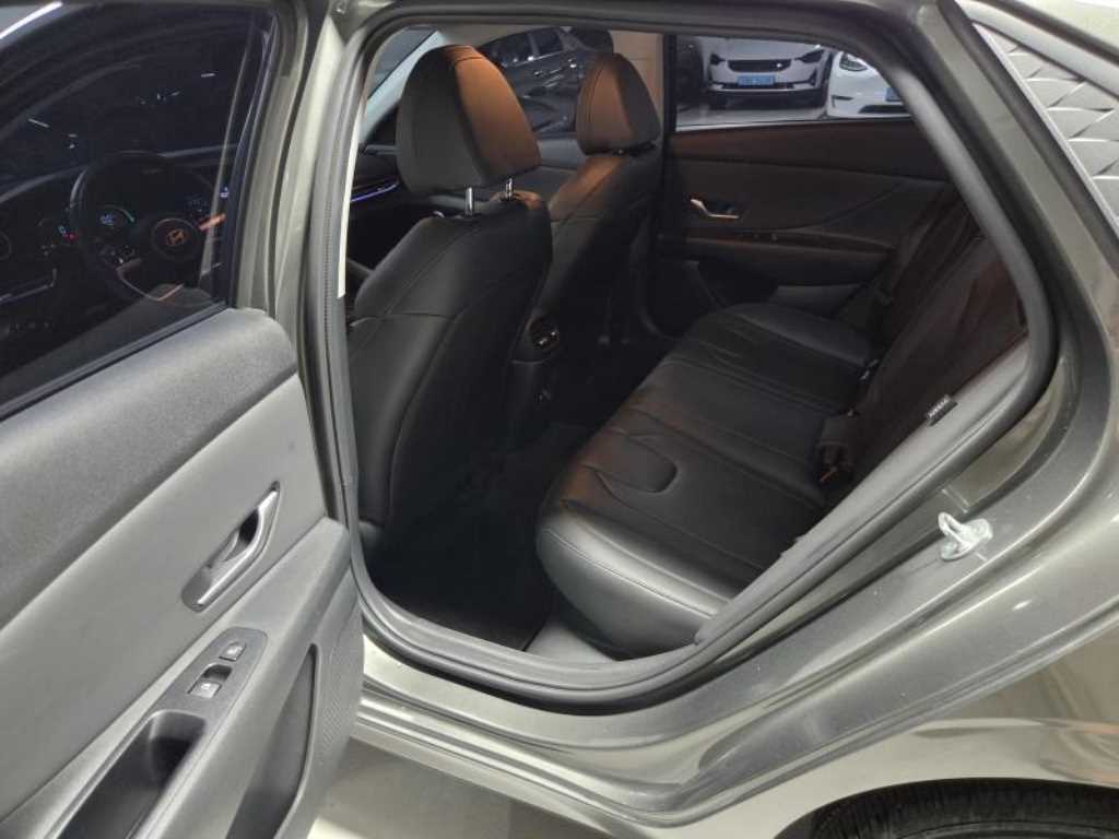 Hyundai Avante — photo 09
