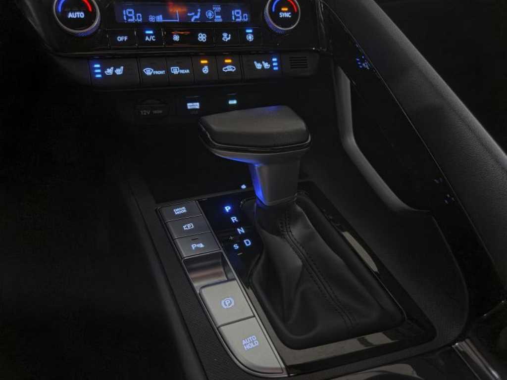 Hyundai Avante — photo 13