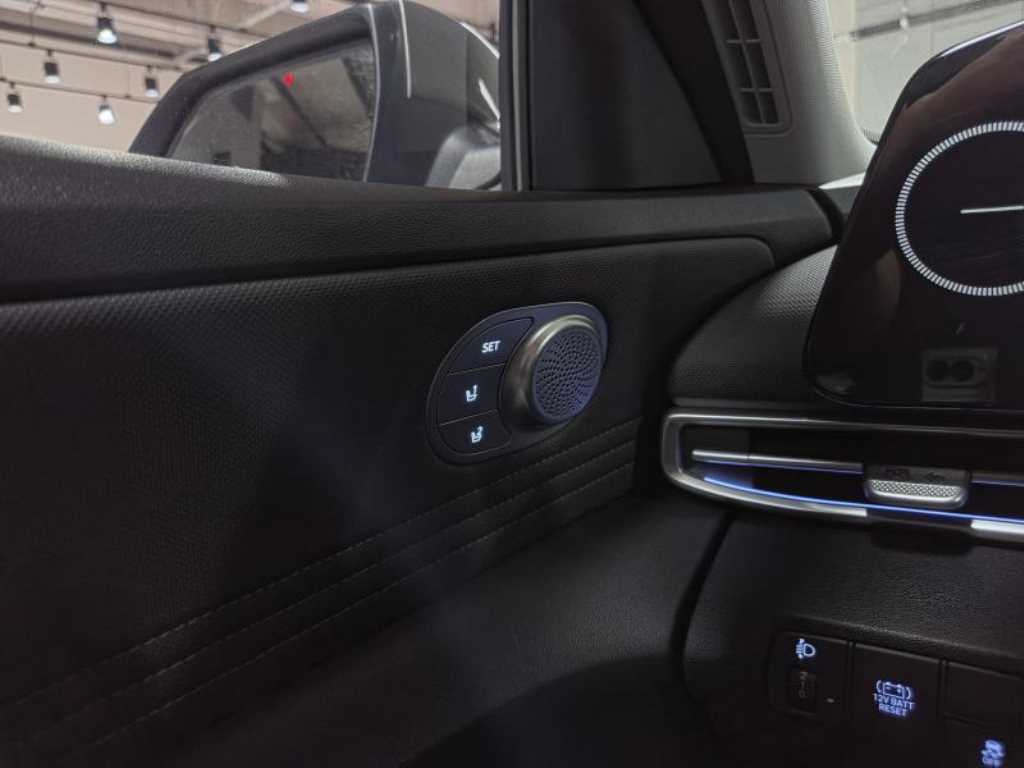 Hyundai Avante — photo 17