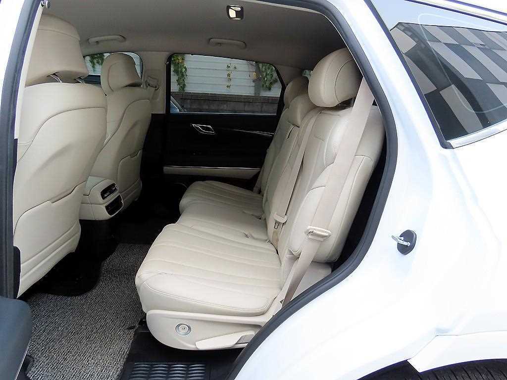 Genesis GV80 — photo 07