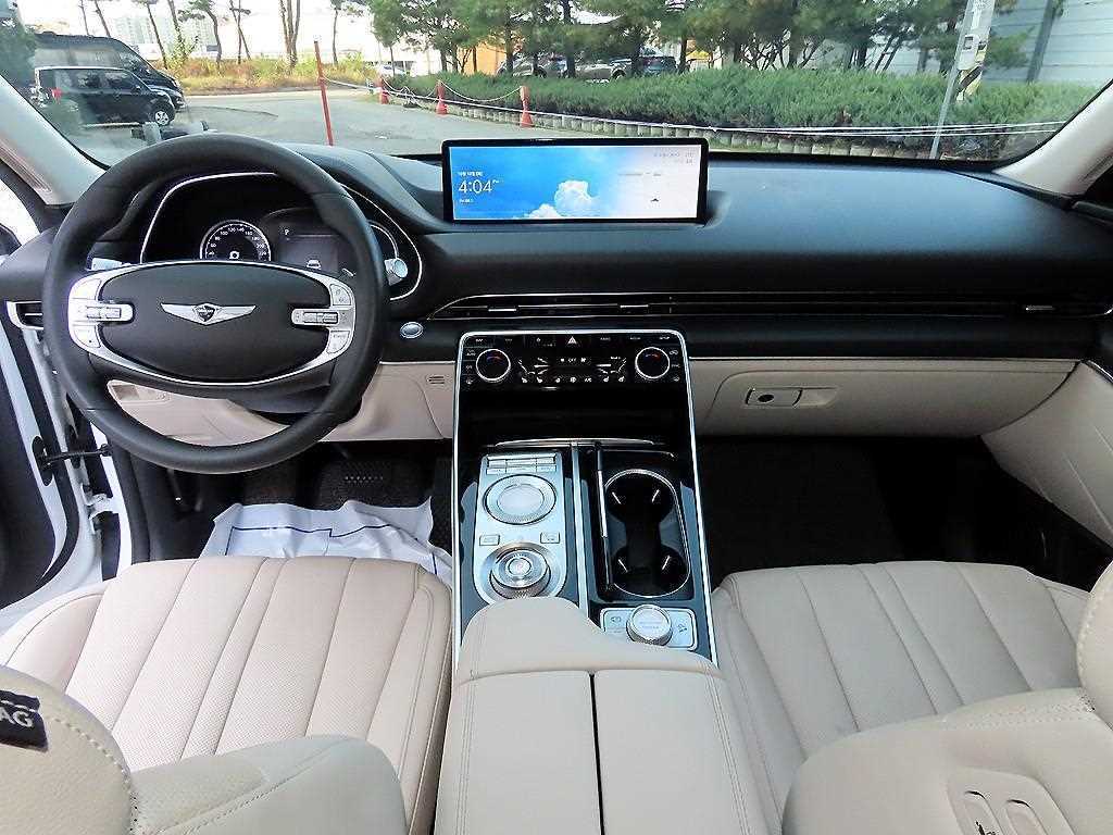 Genesis GV80 — photo 08
