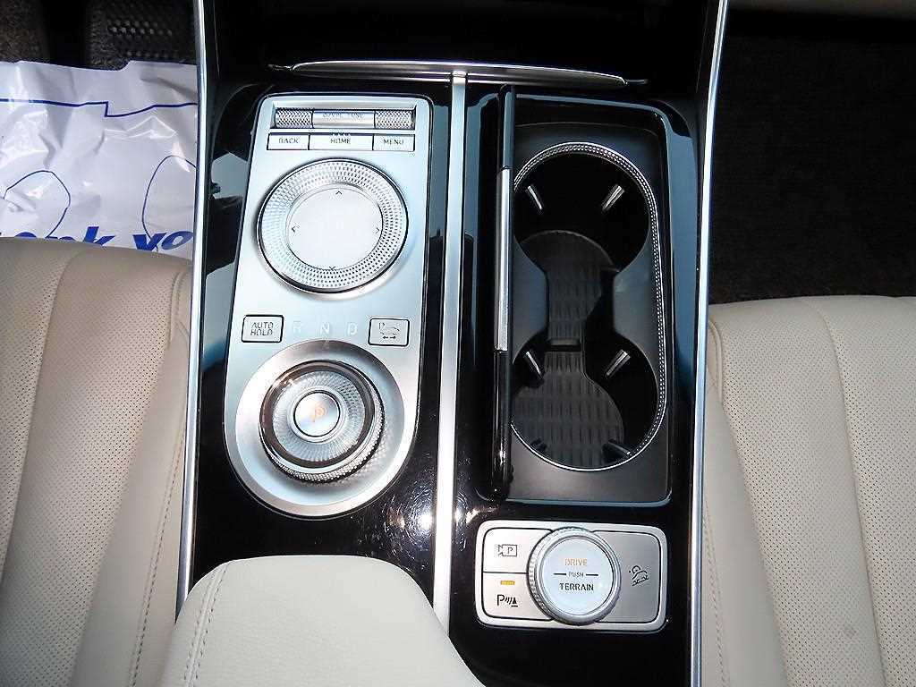 Genesis GV80 — photo 12