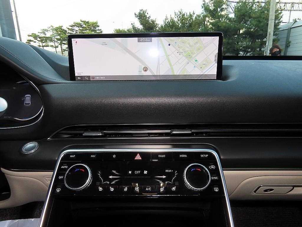 Genesis GV80 — photo 14