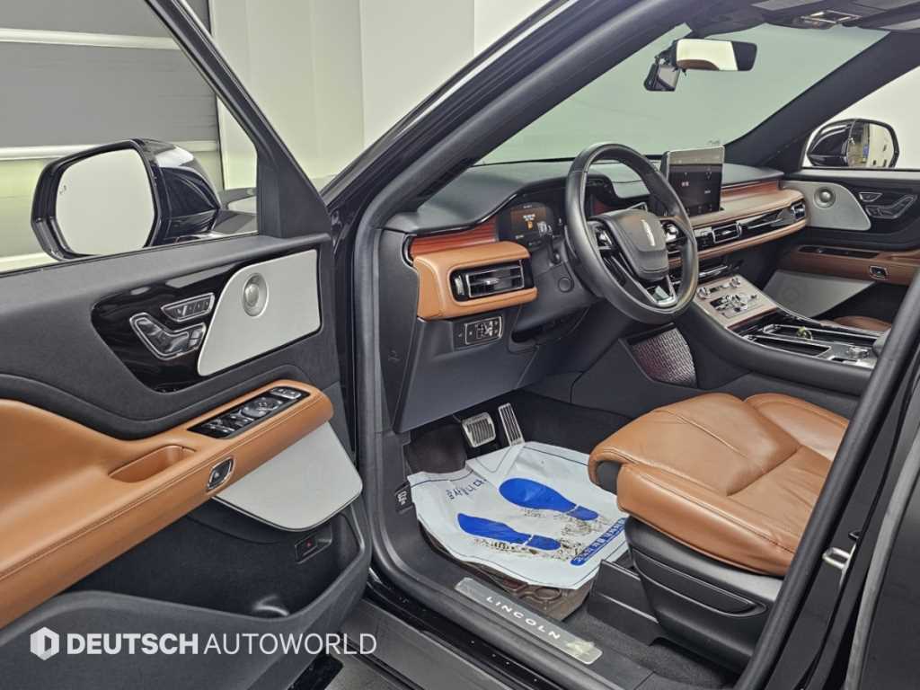 Lincoln Aviator — photo 11