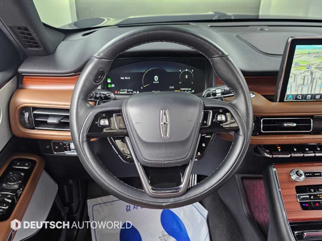 Lincoln Aviator — photo 13