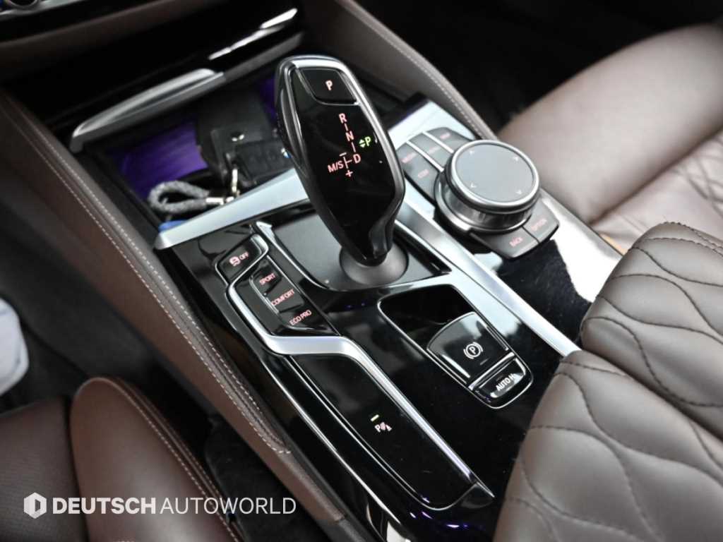 BMW 5-Series — photo 09
