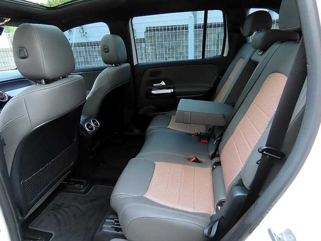 Mercedes-Benz EQB — photo 07
