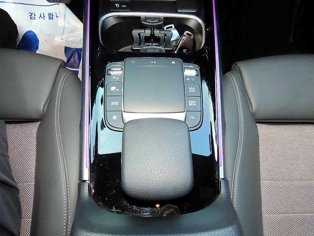 Mercedes-Benz EQB — photo 14