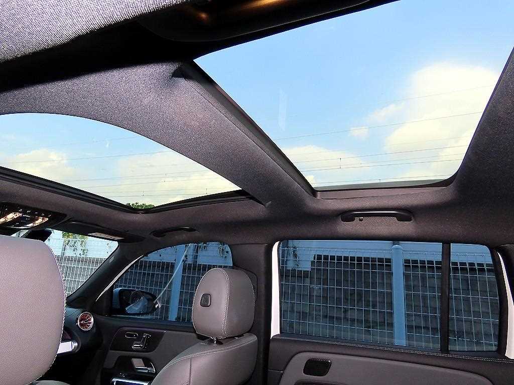 Mercedes-Benz EQB — photo 17