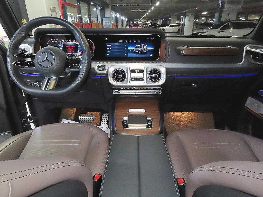 Mercedes-Benz G-Class — photo 10