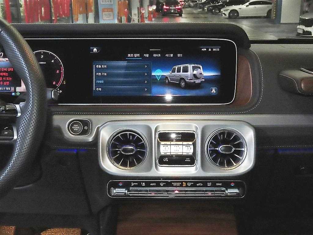 Mercedes-Benz G-Class — photo 11