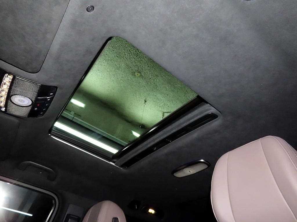 Mercedes-Benz G-Class — photo 16