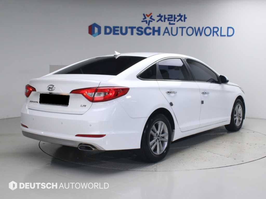 Hyundai Sonata — photo 02