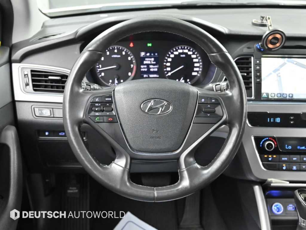 Hyundai Sonata — photo 13