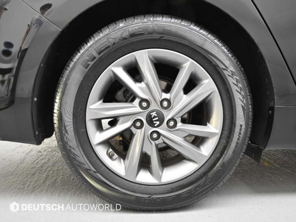 Kia K5 — photo 05