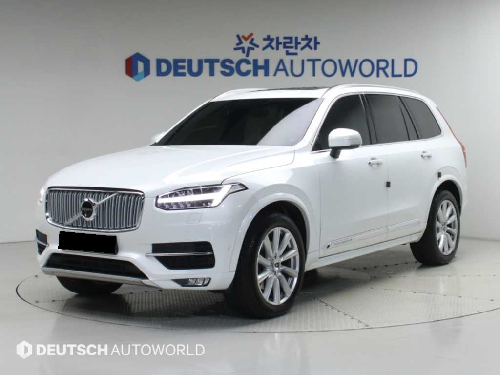 Volvo XC90 — photo 01
