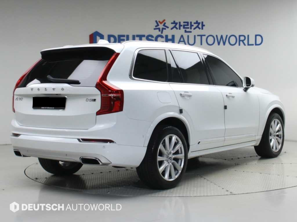 Volvo XC90 — photo 02