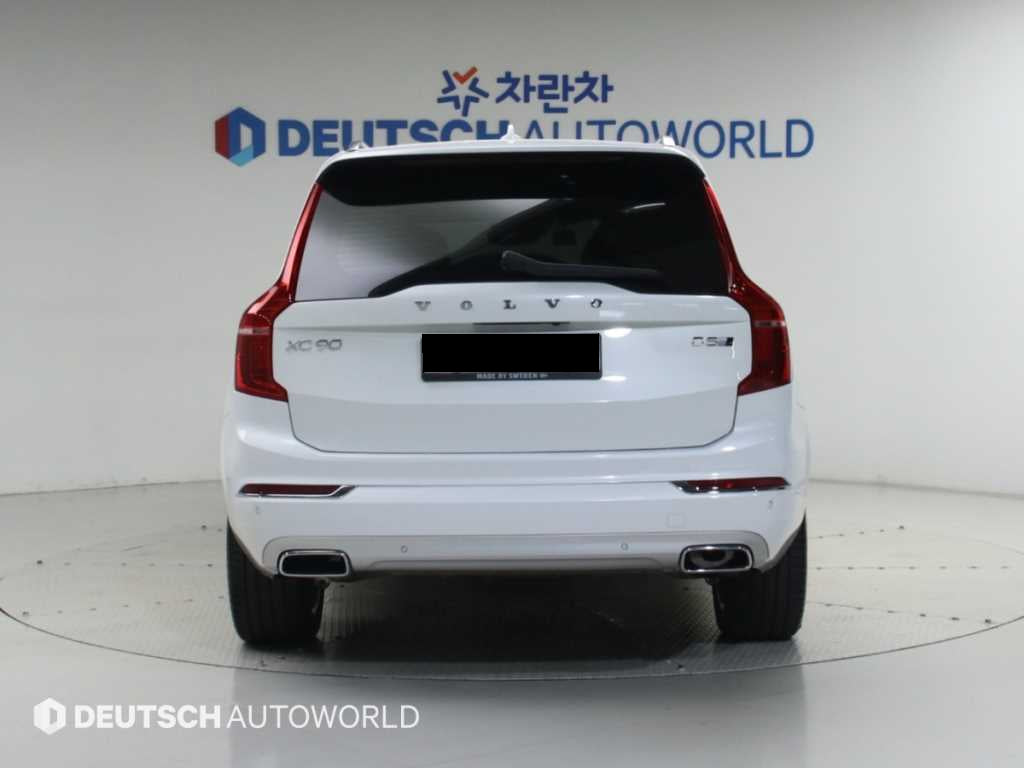 Volvo XC90 — photo 04