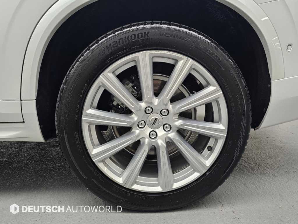 Volvo XC90 — photo 05