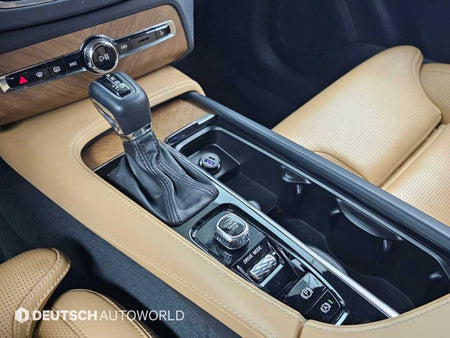 Volvo XC90 — photo 09