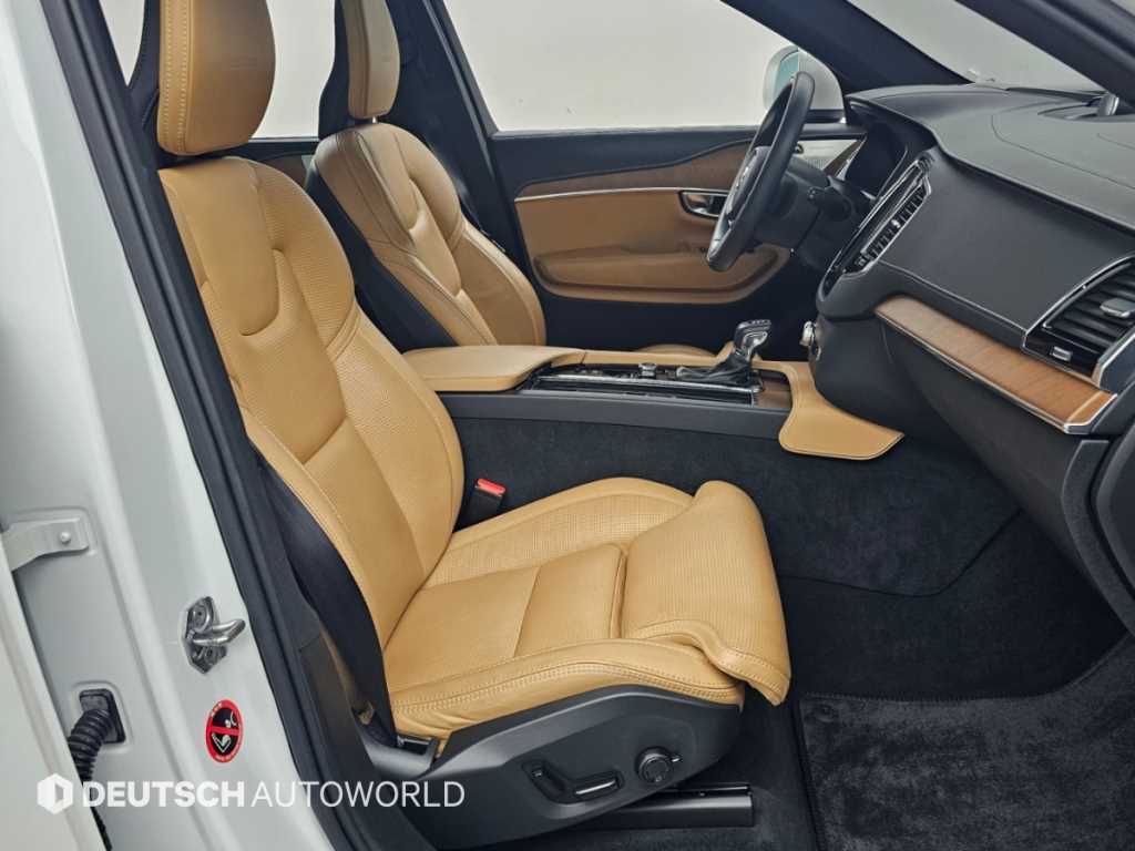 Volvo XC90 — photo 10
