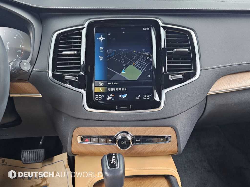 Volvo XC90 — photo 14